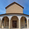 Foto: Facciata con Portico - Chiesa del Sacro Cuore di Gesù (Martinsicuro) - 10